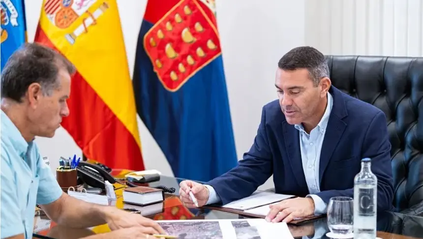 Domingo Cejas y Oswaldo Betancort preparando el farragoso asunto del agua en Lanzarote y La Graciosa.