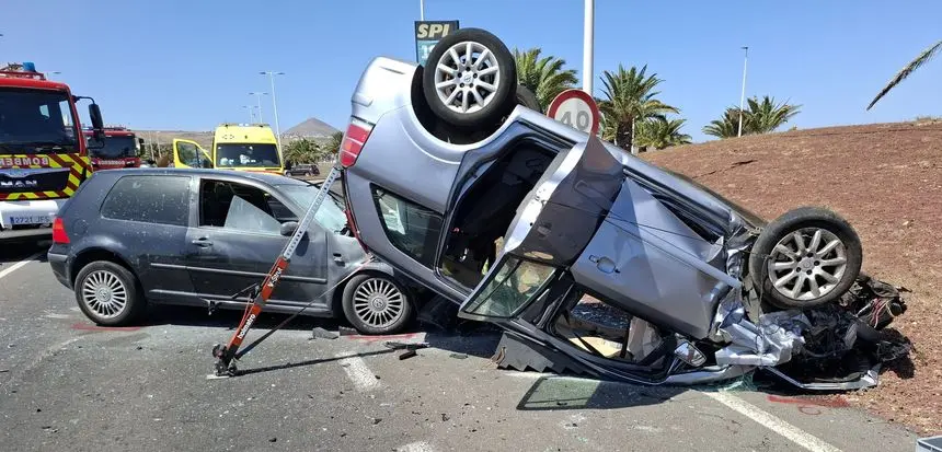 Imagen de c&oacute;mo quedaron los veh&iacute;culos tras el impresionante accidente