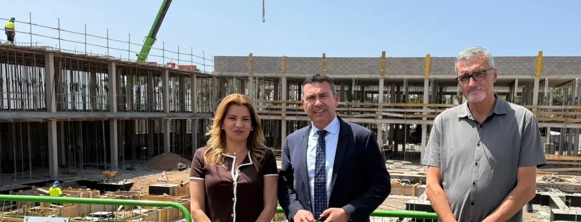 Oswaldo Betancort junto a Mar&iacute;a Jes&uacute;s Tovar y Marci Acu&ntilde;a (1)