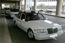 Imagen de archivo de taxis en el aeropuerto.