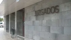 Entrada a los juzgados de Arrecife