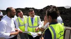 Daniel Medina, portavoz de UPY, con los actuales responsables del Cabildo.