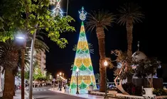 Imagen de archivo de árbol de navidad de luces en Arrecife.