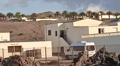 Imagen de las viviendas utilizadas como improvisado centro de internamiento de menores extranjeros en Playa Honda.