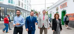 El vicepresidente del Gobierno de Canarias, Manuel Dom&iacute;nguez, y el alcalde de Arrecife, Yonathan de Le&oacute;n, anuncian las nuevas obras en la zona Comercial Abierta de Arrecife
