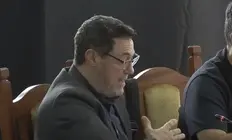 Óscar Pérez en un pleno del Cabildo defendiendo una moción de VOX.