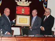 Antonio Lorenzo junto a los tristemente fallecidos Candido Reguera y Pedro de Armas San Ginés en el Ayuntamiento de Arrecife.
