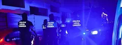 Un dispositivo de 10 agentes de la Policía Local de Arrecife intervino en esta desokupación de 14 viviendas en el barrio de San Francisco Javier 