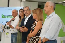Román Rodríguez junto a Luis Campos, Esther González, Natalia Santana y Fermín Delgado.