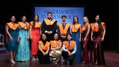 Los alumnos en el escenario de Jameos