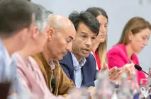 Marcos Bergaz junto al grupo municipal socialista 