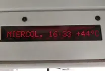 Imagen del panel en el que se anuncia la sorprendente temperatura que se supone que estaban soportando los pasajeros