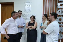 Oswaldo Betancort y Aroa Revelo junto a el Consejo de la Juventud de Canarias.