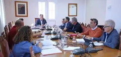 Imagen de archivo de un encuentro del Consorcio del Agua con Domingo Cejas de presidente.