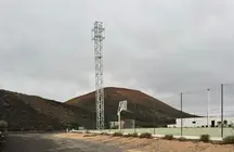 Imagen de la antena de telefonía instalada en el pueblo.