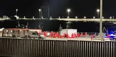 Imagen de archivo de otro grupo que también llegó de madrugada a Puerto Naos, en Arrecife. 