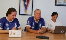 El presidente de la Federación aclarando las dudas durante la presentación.