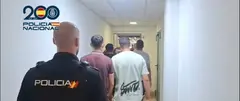 Policía Nacional junto a los detenidos en Lanzarote por tráfico de Hachís.