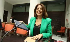 Carmen Hernández en el Parlamento autonómico.