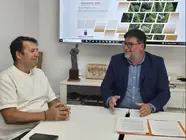 Antonio Rocío e Isidro Pérez analizando los datos.