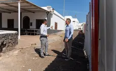 El alcalde de Arrecife y el consejero insular de Obras Públicas en Altavista.