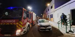 Imagen del momento de la actuación de los bomberos.