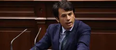 Marcos Bergaz (PSOE) durante su intervencioìn hoy en el pleno del Parlamento 