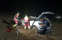 Imagen del vehículo cuando llegaron los bomberos.