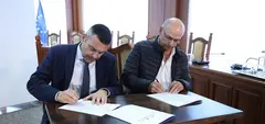 Firma del convenio entre la Federaci&oacute;n de Lucha Canaria y el Cabildo de Lanzarote.