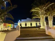 Fachada del Ayuntamiento de T&iacute;as.