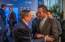 Pedro San Gin&eacute;s en una imagen reciente saludando al ministro Luis Planas.