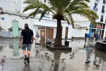 Imagen reciente de un d&iacute;a de lluvia en la zona de las Cuatro Esquinas de Arrecife.