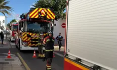 Bomberos del Consorcio de Seguridad y Emergencias durante la actuaci&oacute;n.