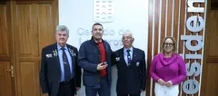 Oswaldo Betancort recibe a la Asociaci&oacute;n de Barman de Lanzarote.