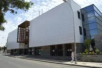 Imagen del acceso a los juzgados de Arrecife donde se encuentra la Fiscal&iacute;a que inici&oacute; la investigaci&oacute;n.