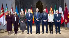 La presidenta del Parlamento de Canarias este martes con el resto de presidentes que acudieron al encuentro en Alcal&aacute; de Henares.