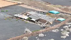 Edificaci&oacute;n realizada en suelo r&uacute;stico y espacio protegido.