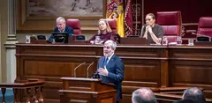 Fernando Clavijo durante su intervenci&oacute;n este viernes en el Parlamento auton&oacute;mico.