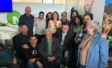 Foto de familia de la gente que conforma el Comit&eacute; Local de Har&iacute;a.