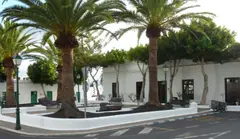 Entrada al Ayuntamiento de Yaiza.