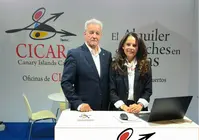 A la izquierda, el director comercial de CICAR, Ram&oacute;n Valiente.