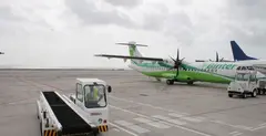 Un avi&oacute;n de la compa&ntilde;&iacute;a Binter en el aeropuerto de Lanzarote.