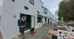 Imagen del momento de la actuaci&oacute;n de los bomberos.