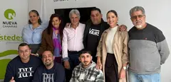 Delia Hern&aacute;ndez en la sede de NC junto a sus ya ex compa&ntilde;eros.