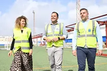 El alcalde de Arrecife junto a la concejala de Deportes y el consejero de Obras P&uacute;blicas visitan estos trabajos en el Campo de F&uacute;tbol de Campo de F&uacute;tbol de Argana Alta