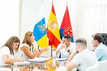 Oswaldo Betancort y Lola Garc&iacute;a en su visita al Cabildo de Lanzarote.