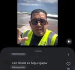 Imagen del concejal de Seguridad y Emergencias de Arrecife avisando a la gente de que no se acercara a la marea