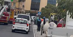 Bomberos, Polic&iacute;a Local y ambulancia del SUC en la zona.