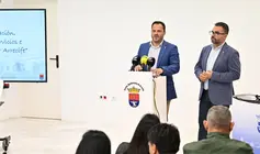 Yonathan de Le&oacute;n y Echedey Eugenio en la rueda de prensa de presentaci&oacute;n de los presupuestos de Arrecife 2026.