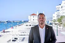 El alcalde Yonathan de Le&oacute;n junto al Parque Jos&eacute; Ram&iacute;rez Cerd&aacute;.